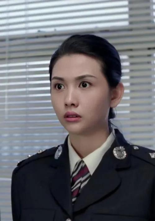 美女自有三分“龅”，不仅抗老而且显嫩，这7位女星都有轻微嘴凸