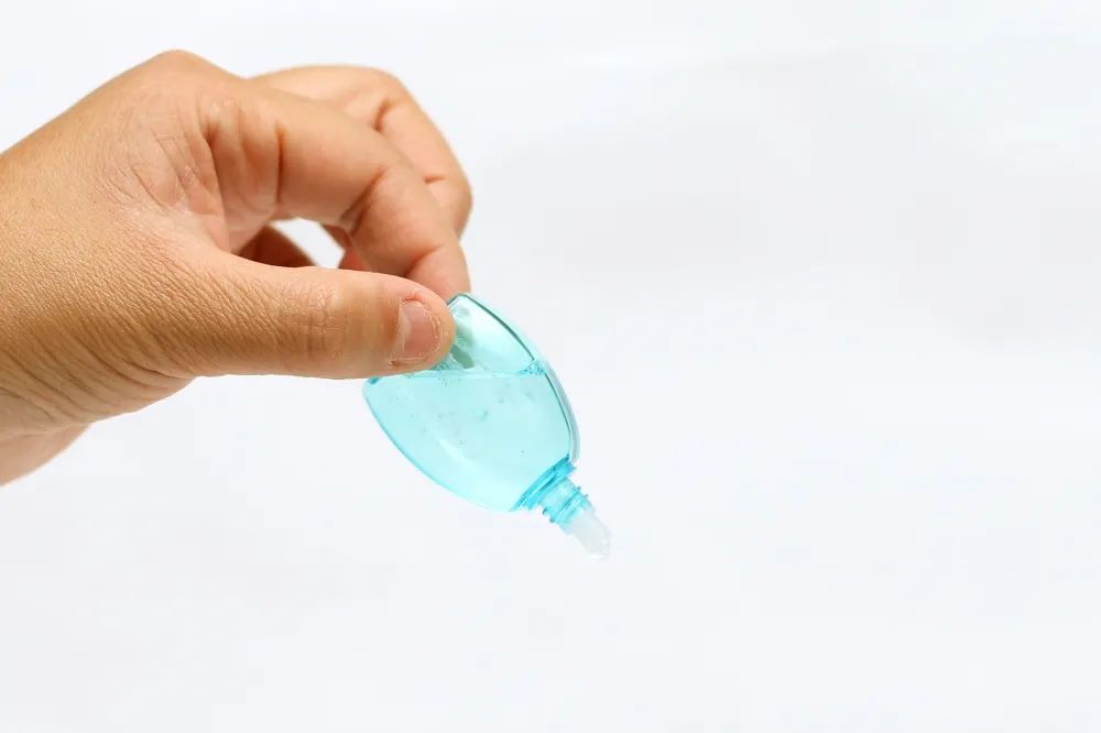 眼睛不舒服滴点氯霉素行不行,眼不舒服买个眼药水什么意思