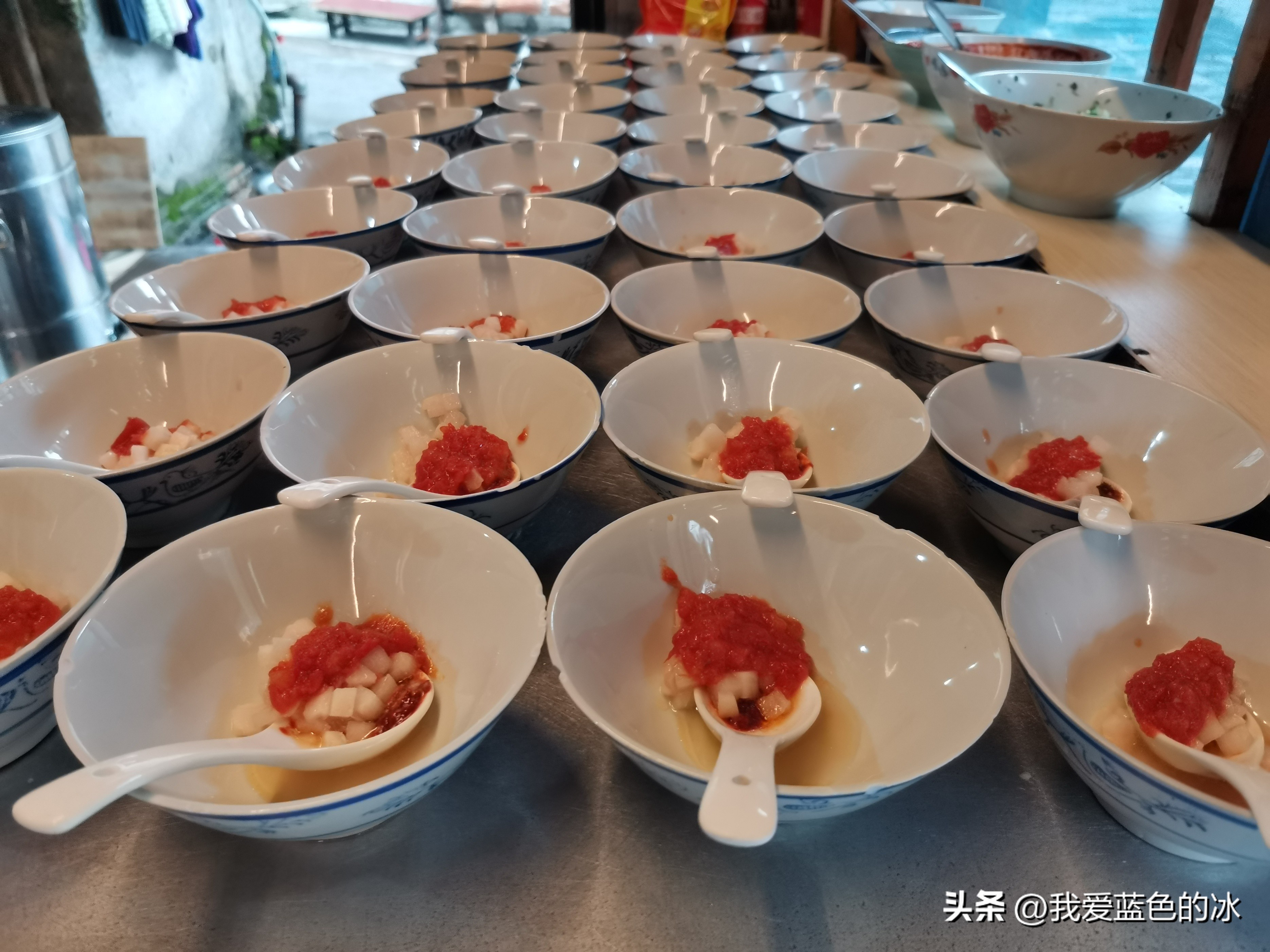 刘晓庆特色米豆腐,漫步在这个不起眼的小镇完整版