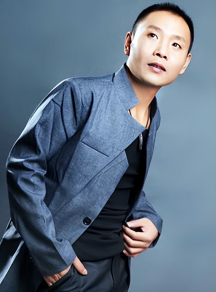 祁隆采访的农民歌手,歌手祁隆是哪个乡镇的人