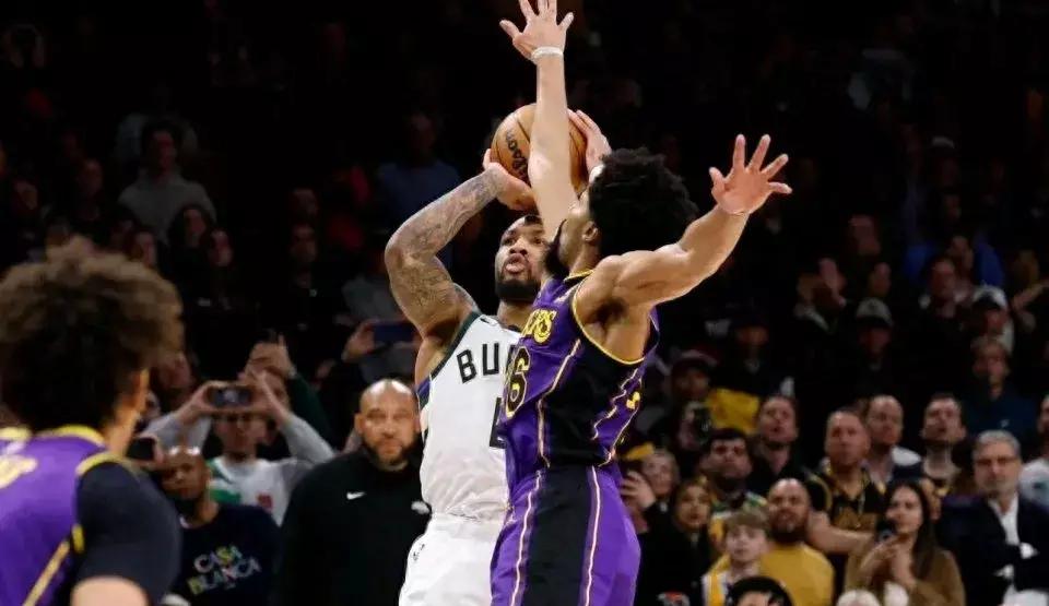 丁威迪雄鹿队,丁威迪雄鹿追身三分