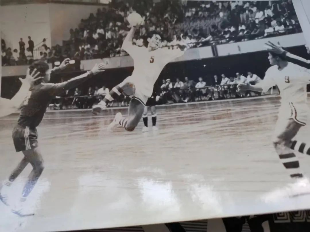 ·致敬82男手亚运冠军·吴明群22岁改项打手球的国手