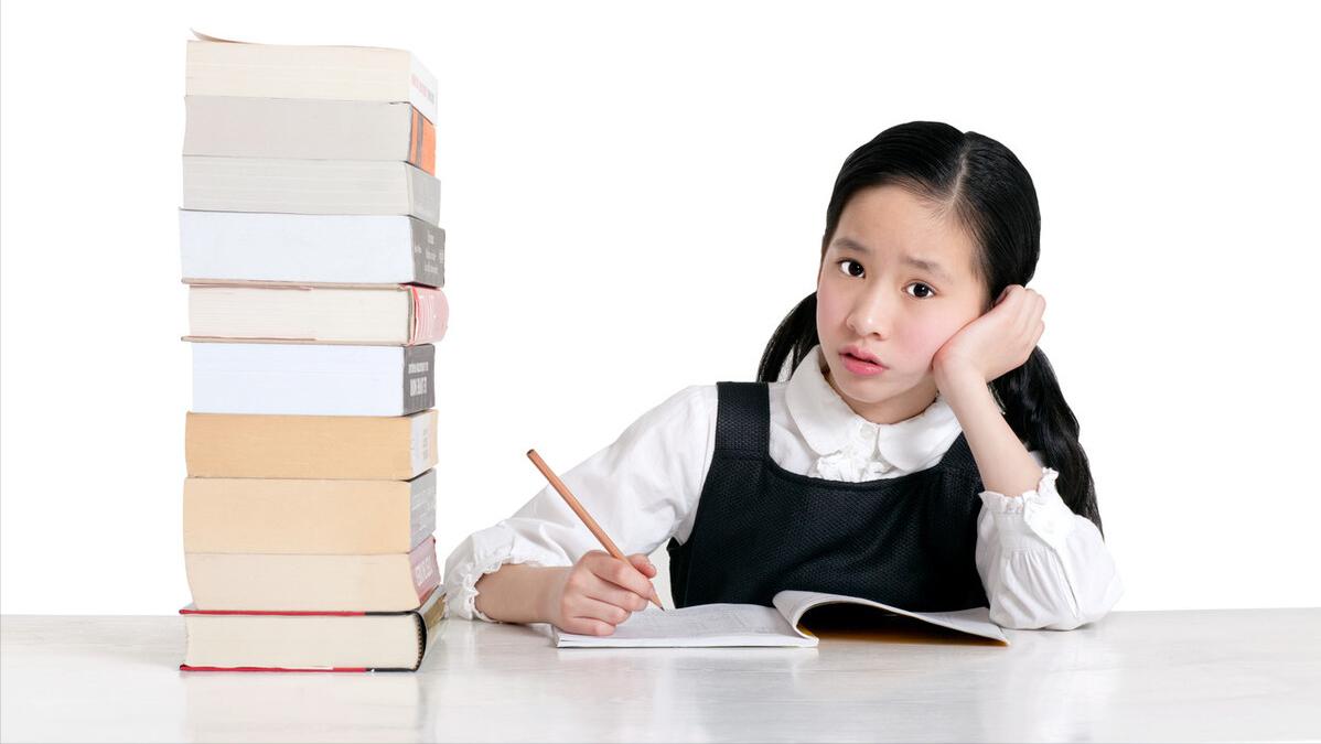 孩子抵触情绪比较强不做作业,一年级小孩子不肯做作业怎么办