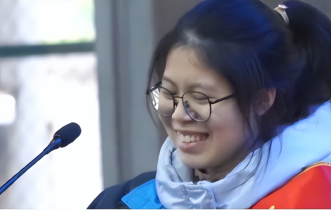 学霸女孩百日誓师高考多少分,高考百日誓师女学生