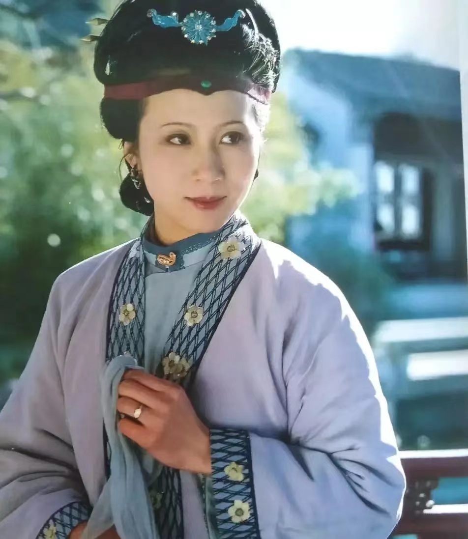 第三十七回贾芸给宝玉带来了什么 (宝玉的那块玉最后去哪了)