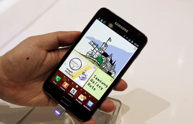 世界第一台便携式手机长什么样,世界上第一部智能手机长什么样子