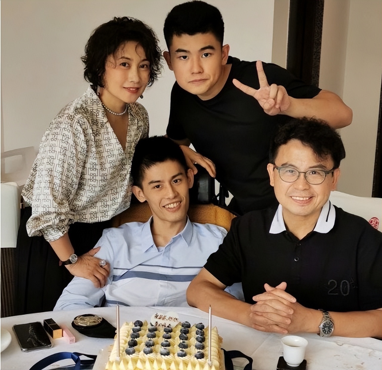 55岁知名港星定居广东养老,58岁知名港星定居苏州