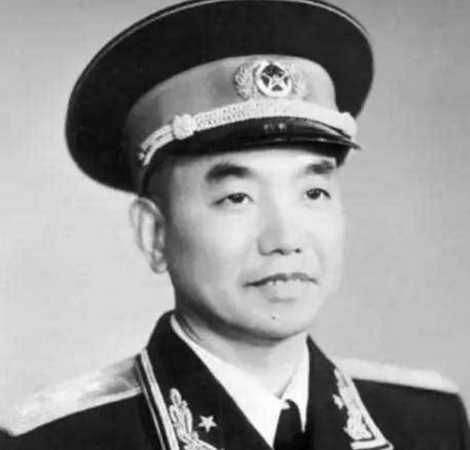 萧克资历仅次于贺龙，为何只被授予上将军衔？毛主席这招实在是高