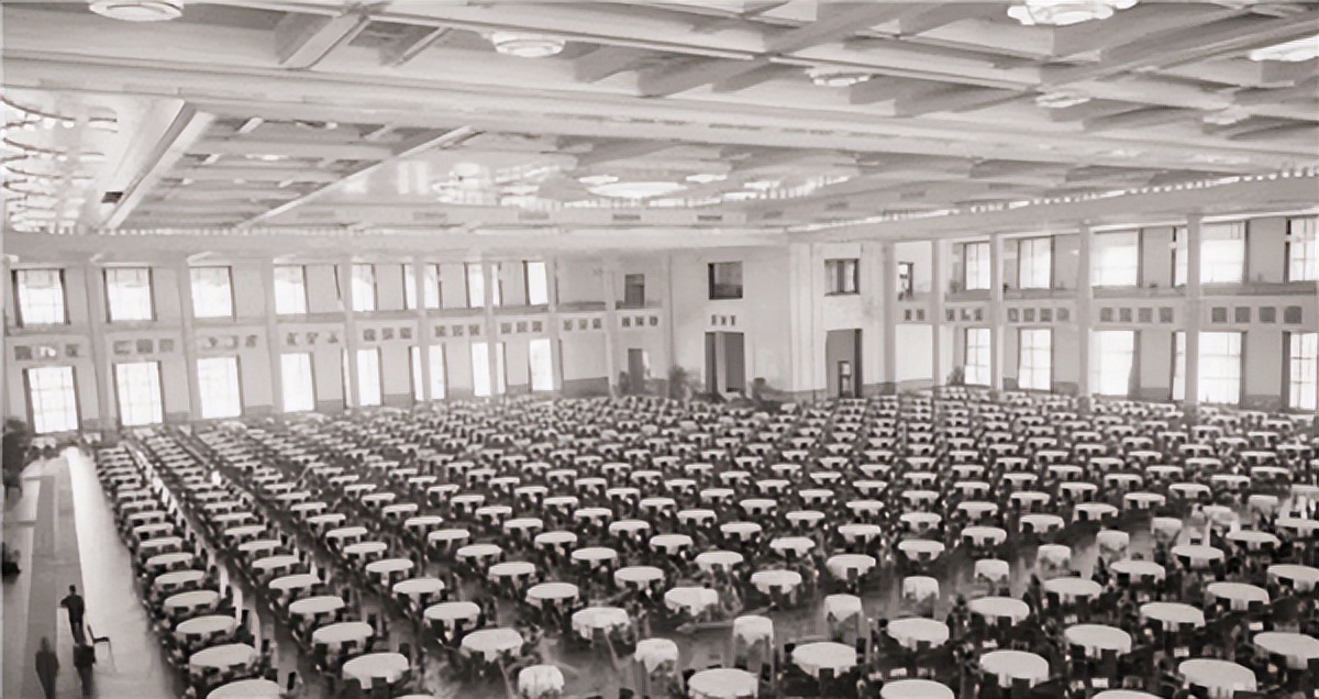 人民大会堂用了多少钢筋,人民大会堂建筑奇迹