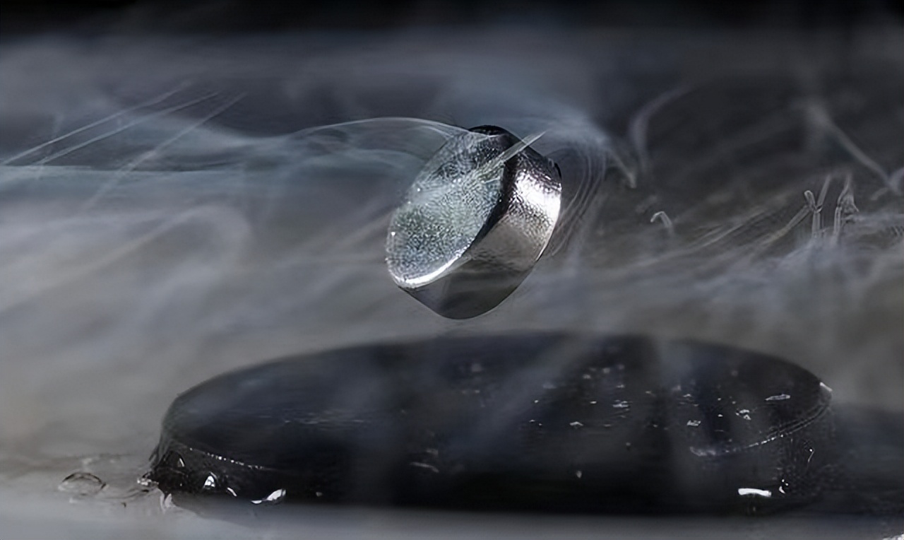 美国印度裔搞出的室温超导大*局骗**