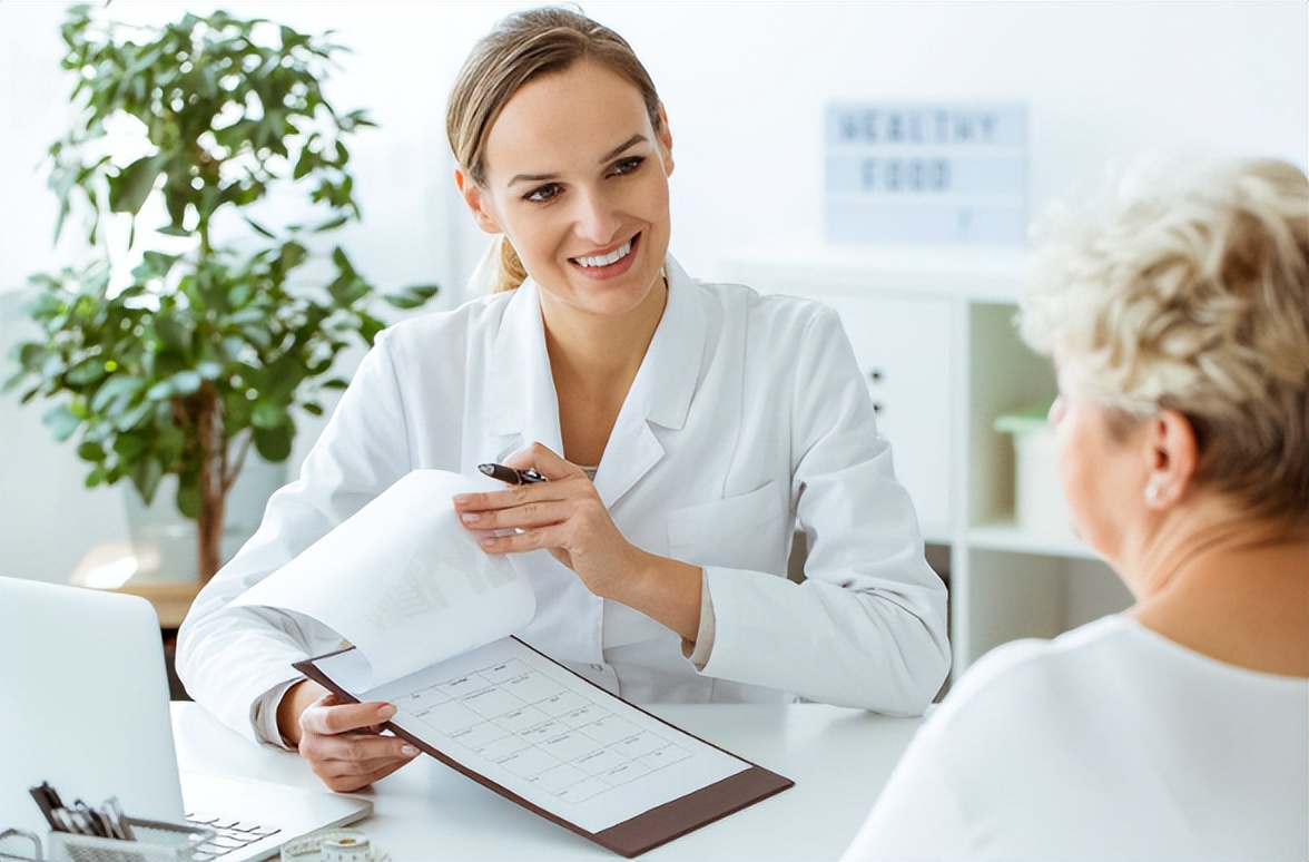 月经“堵”在阴道大半年，积了一瓶矿泉水那么多