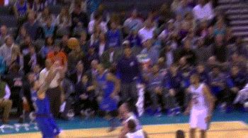 打篮球适合戴ok镜,戴眼镜不能踢足球吗