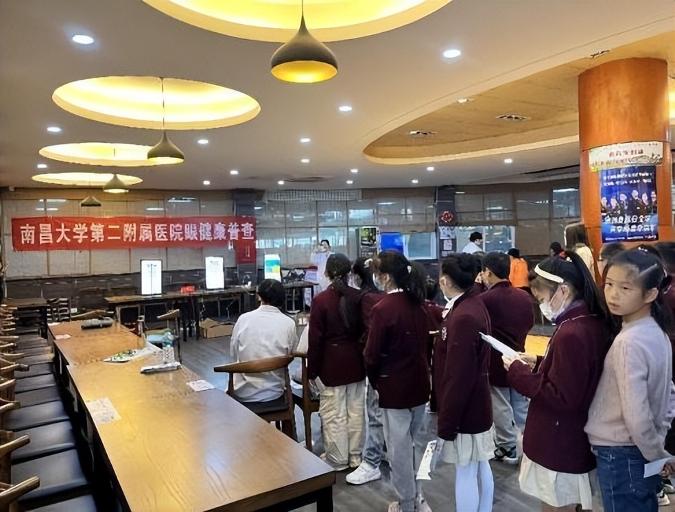 南昌大学二附院眼科中心开展“呵护孩子眼睛，拥有光明未来”大型主题义诊活动