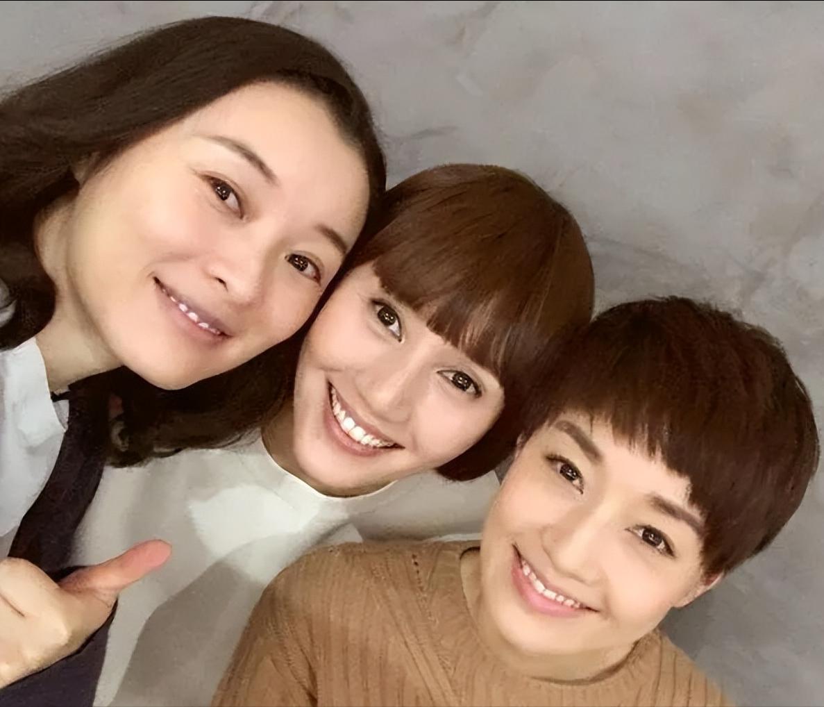 中年妇女发型烫发40-50岁全烫大卷,中年妇女发型烫发40-50岁短发