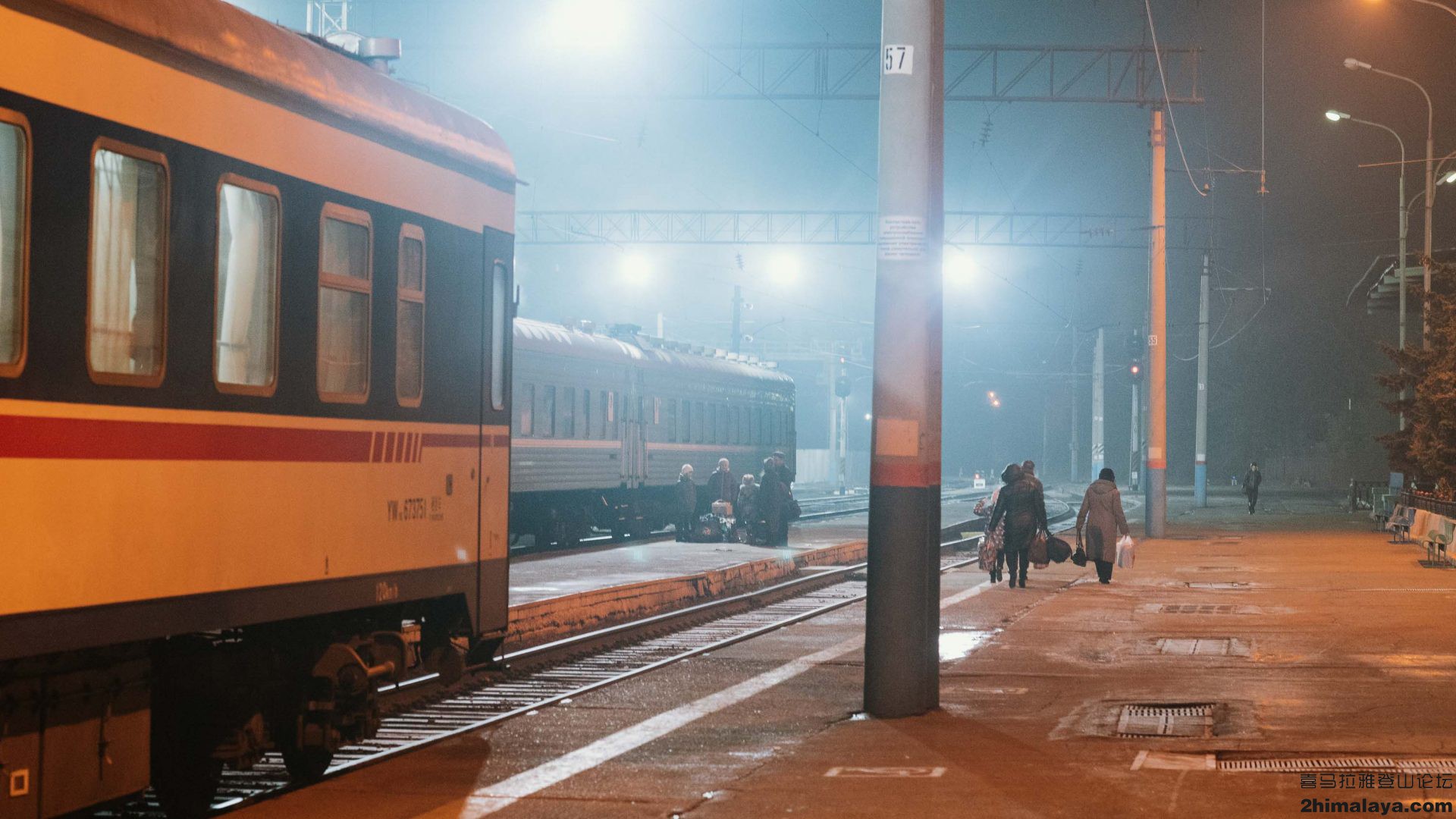 「世界」MonishaRajesh-一位乘坐80趟火车环游世界的女性