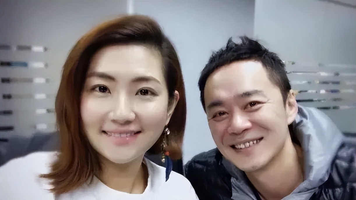 她为罗志祥下跪是真的吗？