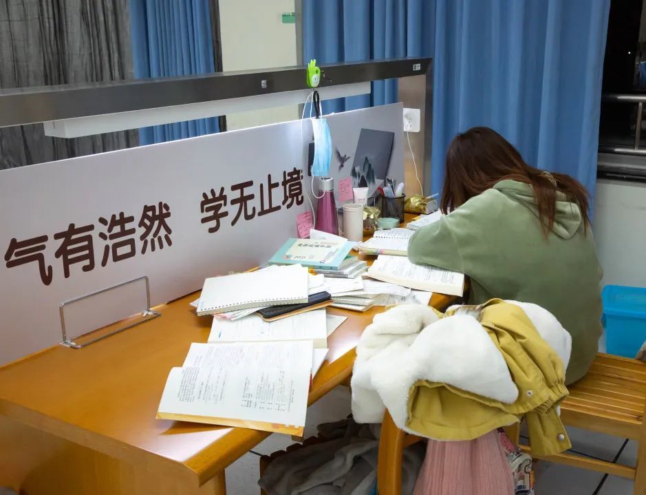 供孩子读大学所有费用压力山大,供孩子读大学的费用多少