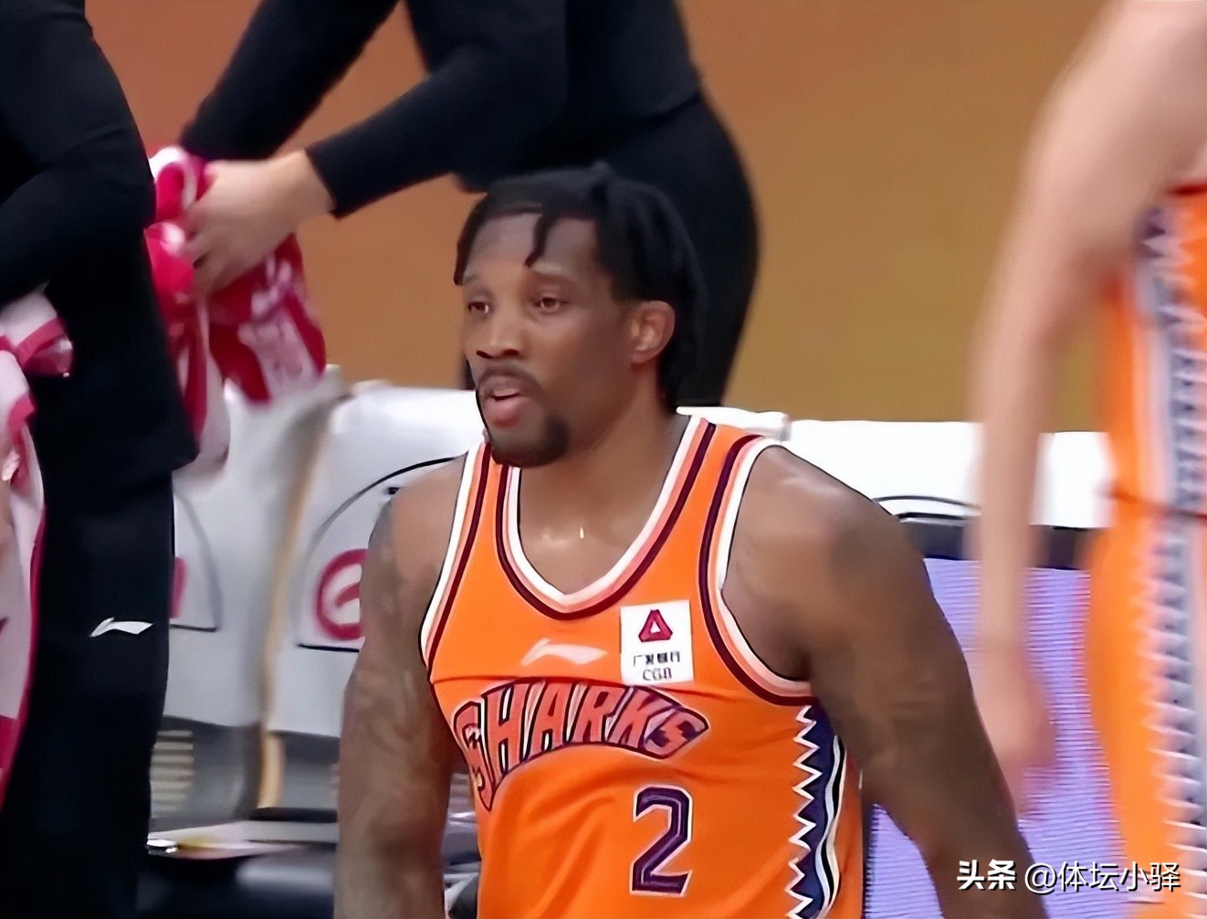 cba季后赛上海男篮江苏肯帝亚,上海男篮112-111胜深圳男篮