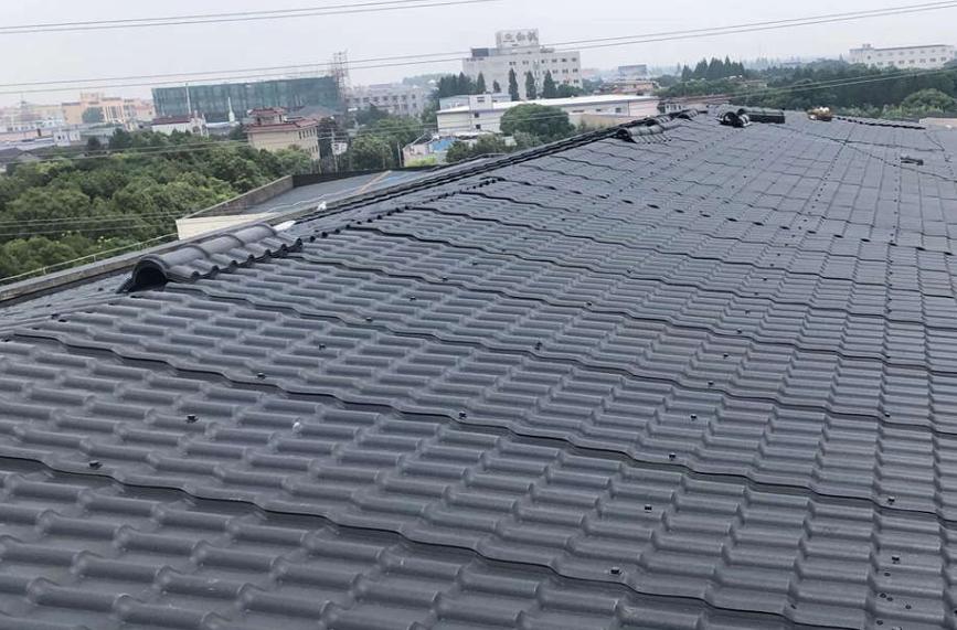 自建房房顶琉璃瓦利弊,树脂瓦红顶白底好用