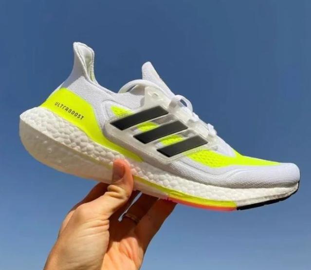 耐克阿迪最好的一款跑鞋,阿迪最高端的跑鞋是哪款