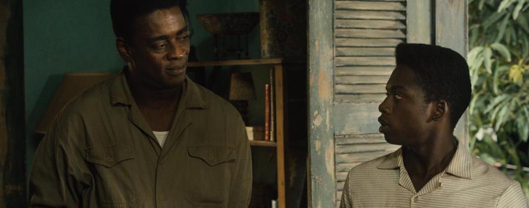 从光脚踢布条缠成的足球到成为球王，我用这部7.7分的电影缅怀他