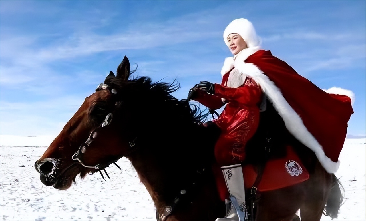 丑出圈局长,文旅局局长扮白衣侠客被嘲丑出圈