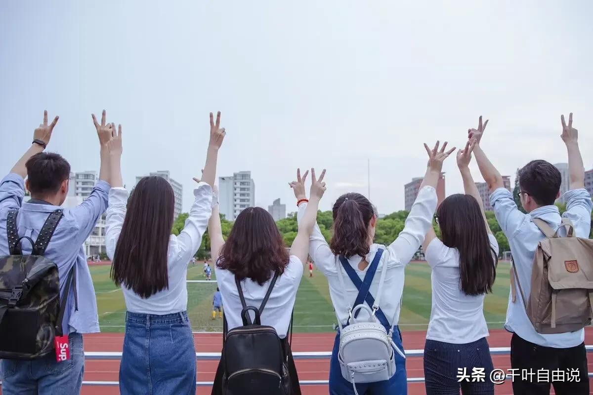 大学生那么轻松应该赚了很多钱吧,赚大学生的钱