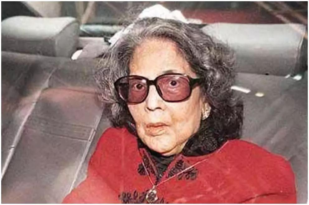 赌王何鸿燊800万,赌王何鸿燊去世谁来抬棺