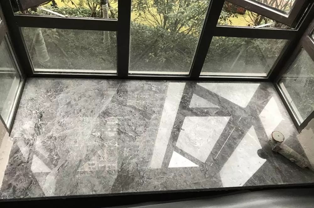 窗台有必要四周都贴大理石吗,窗台大理石铺贴用什么粉最好