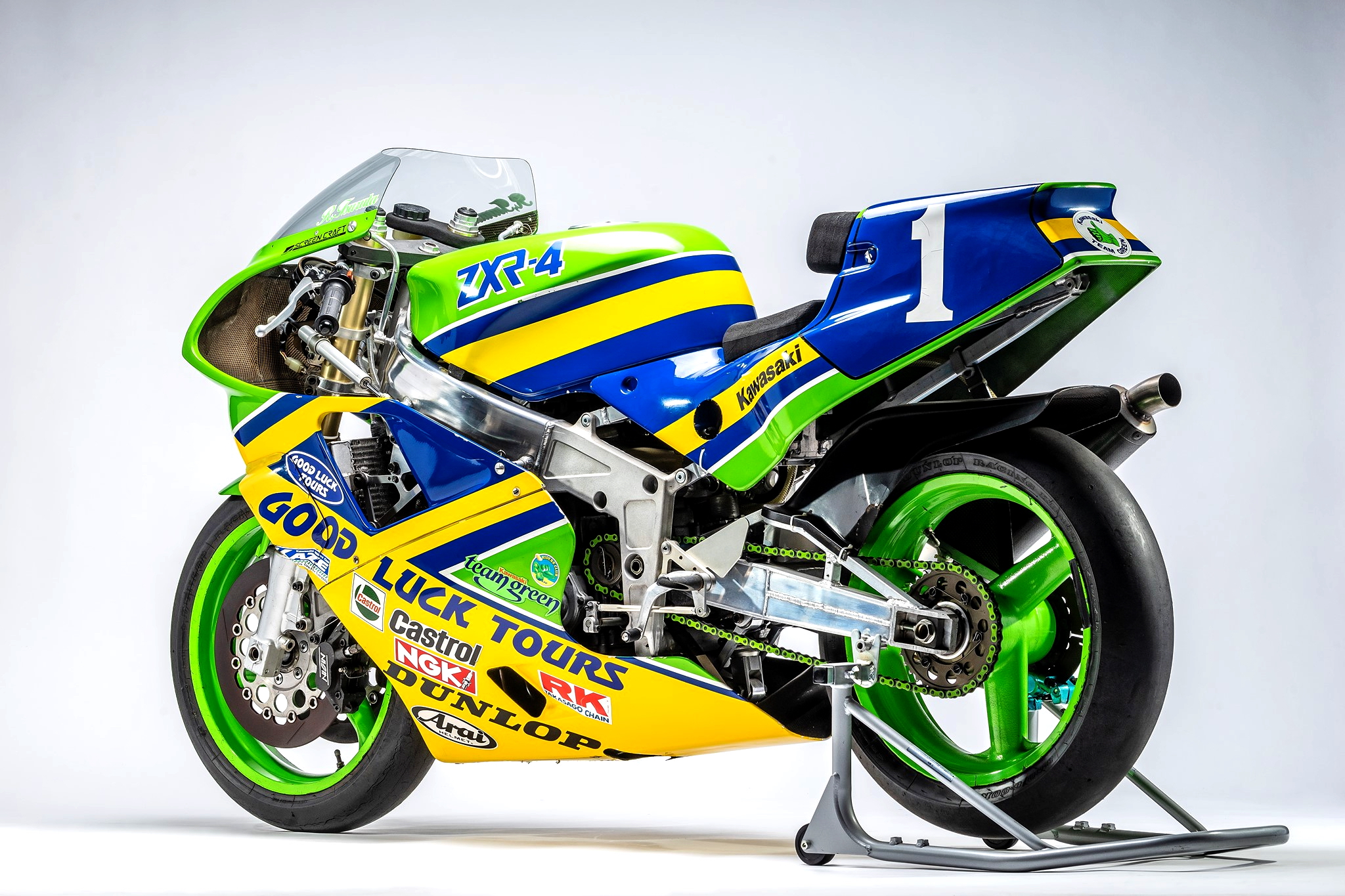 老照片:TT-F3赛车规格的KawasakiZXR-4