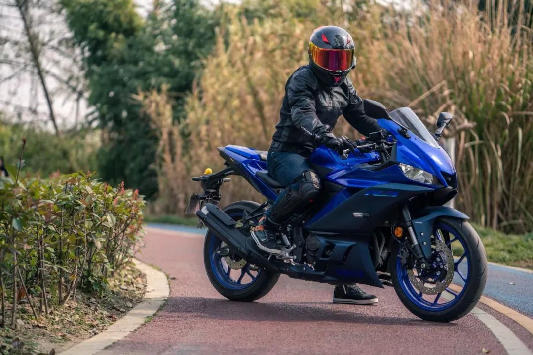 新款雅马哈yzfr3怎么样,雅马哈YZF-R25测评