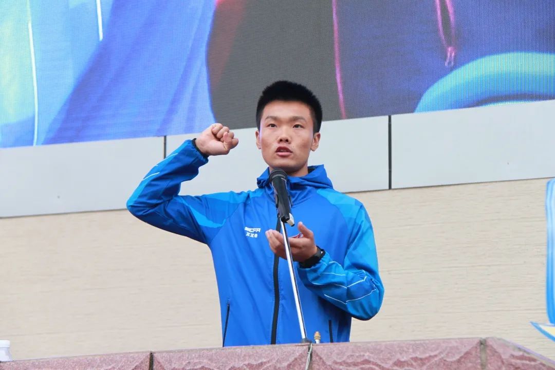 师徒结对薪火传，魔棒点火显智慧！华西中*运学**动会开幕式，燃了