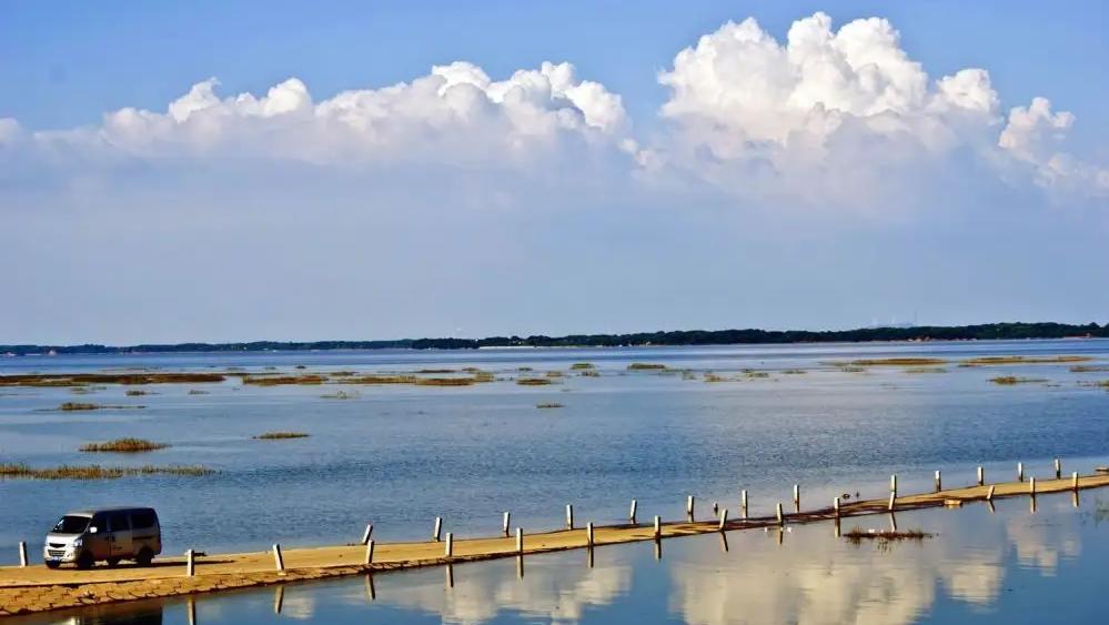 你一定去过许多迷人或神奇的地方,中国境内最值得去的三个地方