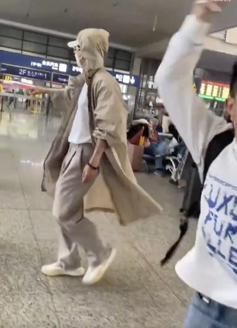 张杰谢娜出现在机场,张杰谢娜去机场合照