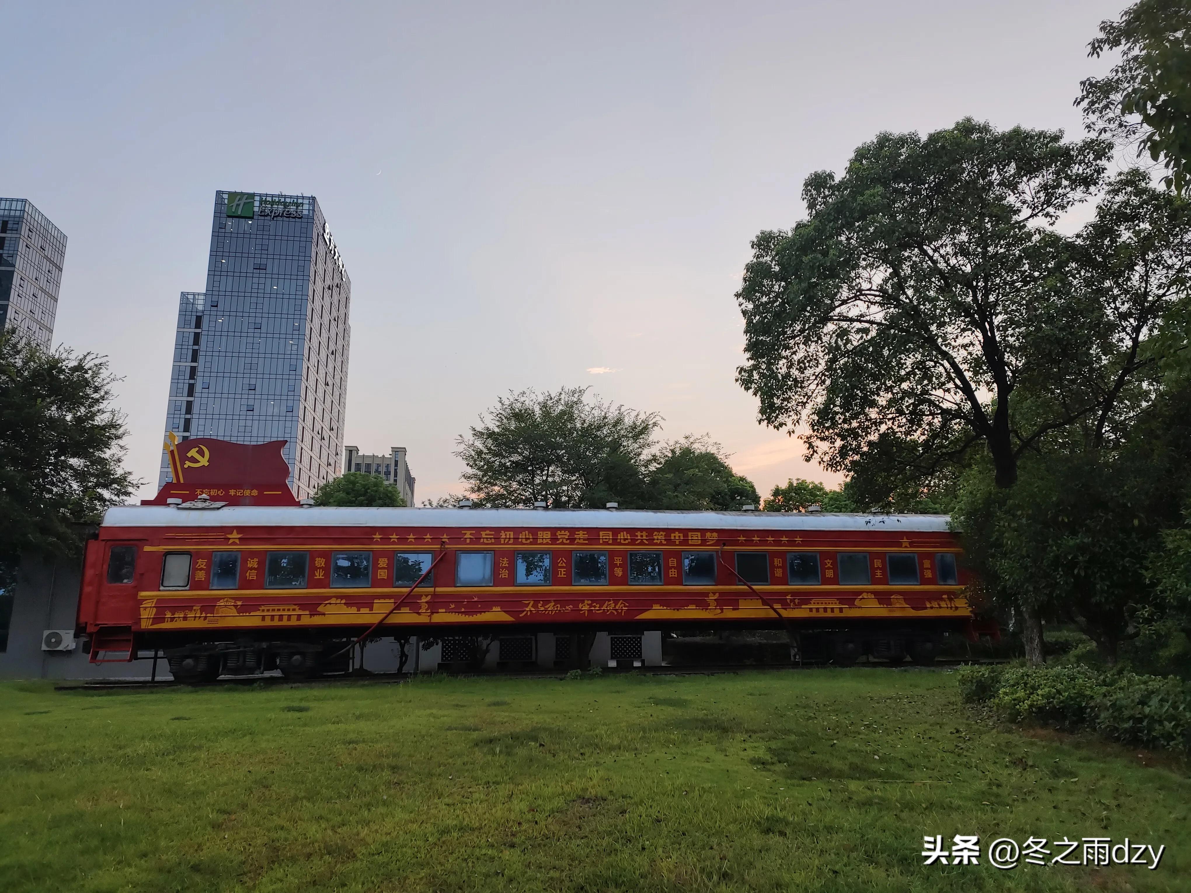 南昌舰主题园凤凰洲湿地公园,凤凰洲建军广场