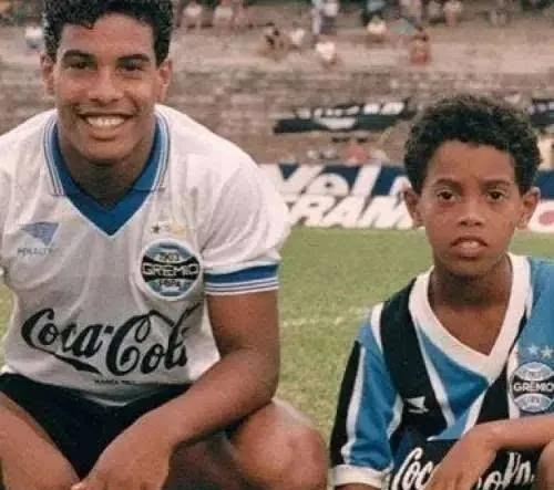 人物志罗纳尔多,足球人物小罗