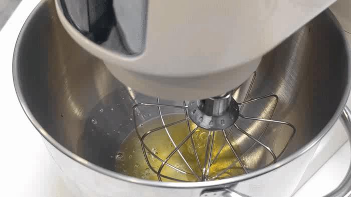 长帝企鹅顶顶和海氏m6哪个好,企鹅顶顶厨师机做蛋糕