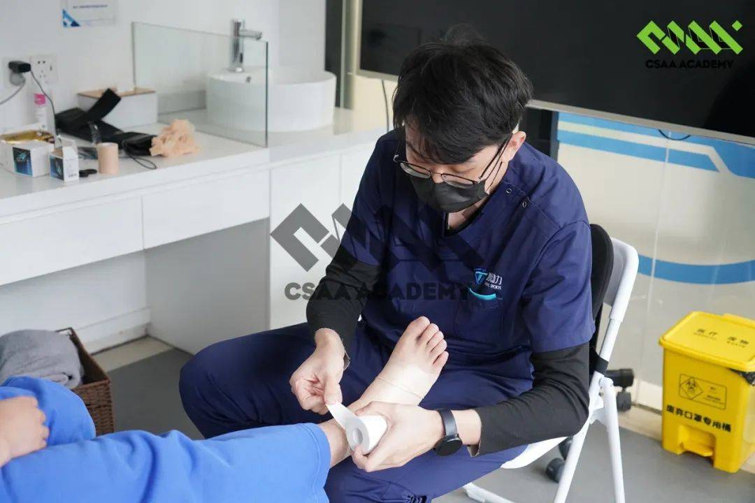 这个16岁的高中生，用6天搭建了一个未来品牌……