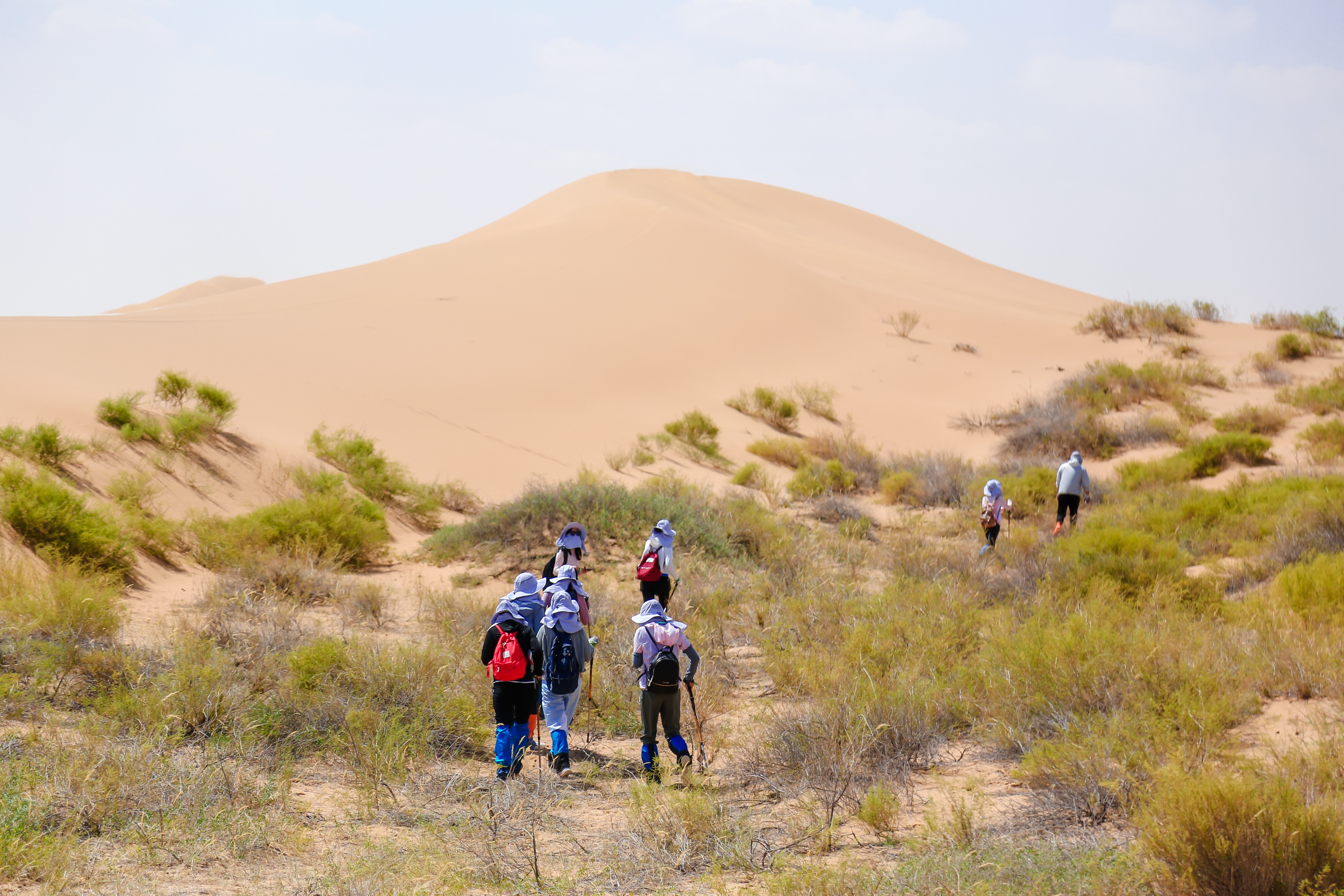 沙漠徒步里面的团建活动有哪些,沙漠团建需要什么装备