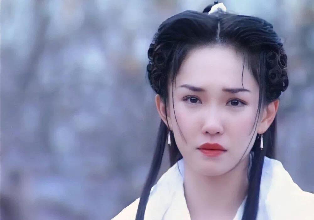 她与相恋11年富豪陈靖谐分手，对酒驾逃逸入狱男星不离弃，傻吗？