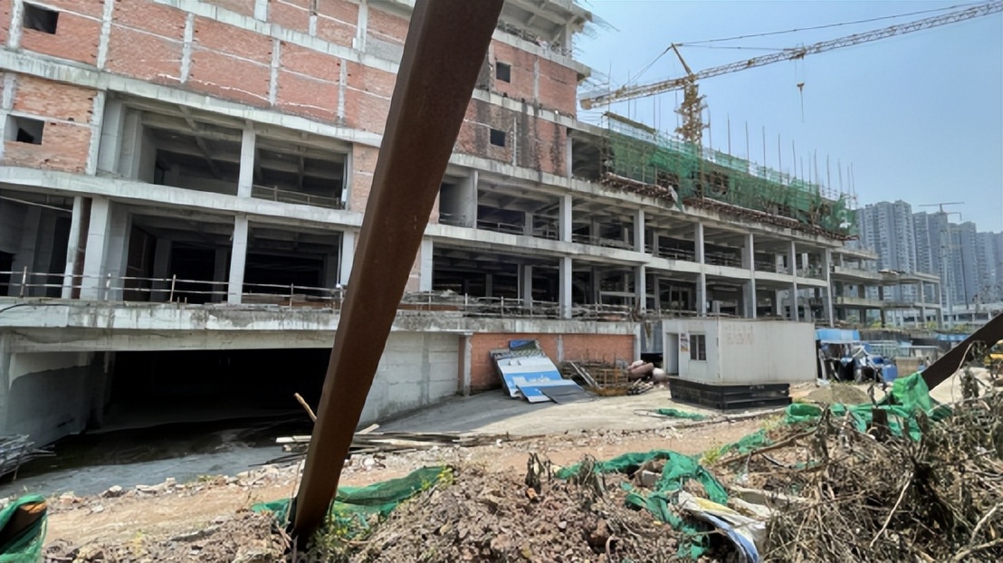 杨家坪中迪广场什么时候停工,烂尾楼复工隐患