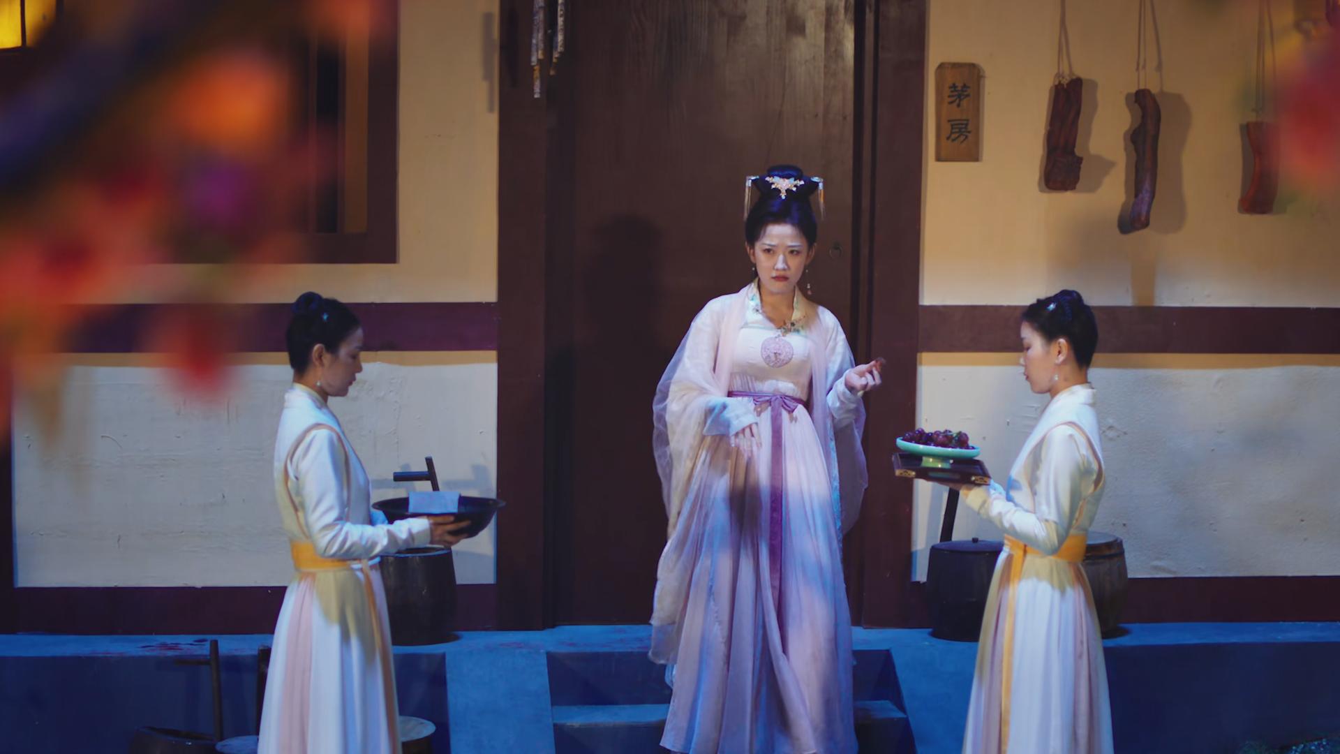 城主大人1：女子被迫穿男装当皇帝，成年后还被妃子追着要同房！