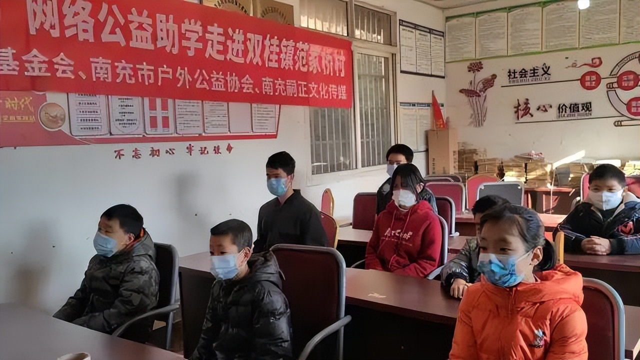 关爱留守儿童助力教育事业,帮扶助残公益活动青少年