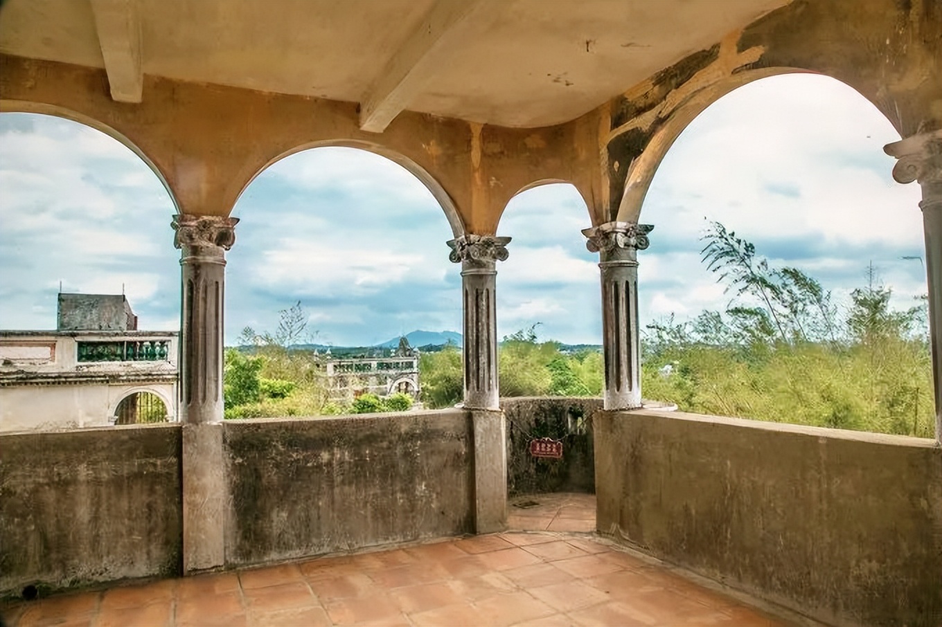 开年《狂飙》的江门，为什么传统且洋气？