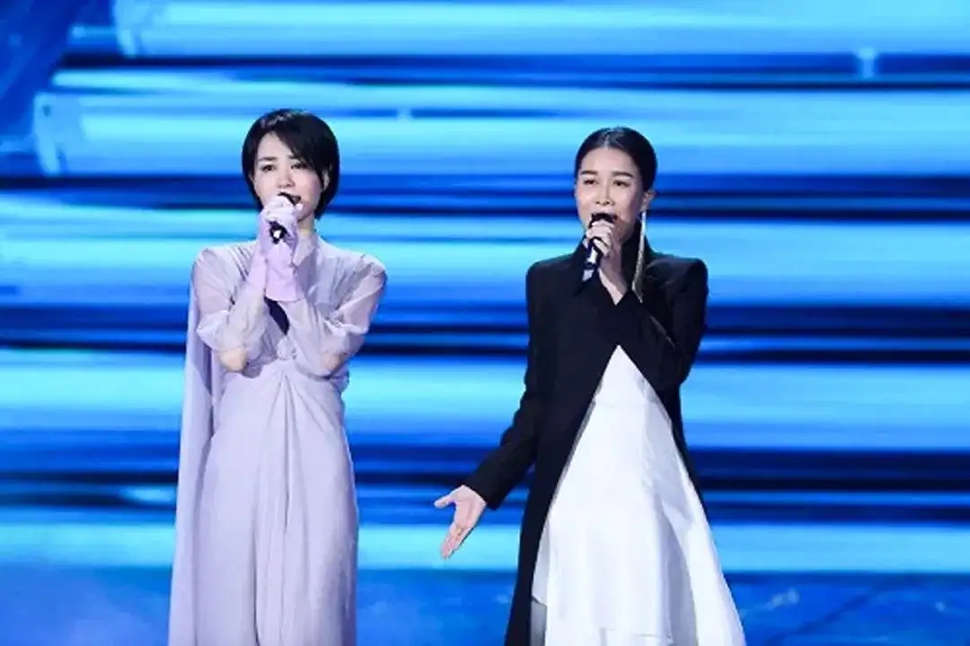 单依纯炎明熹唱歌对比,单依纯和炎明熹唱功对比