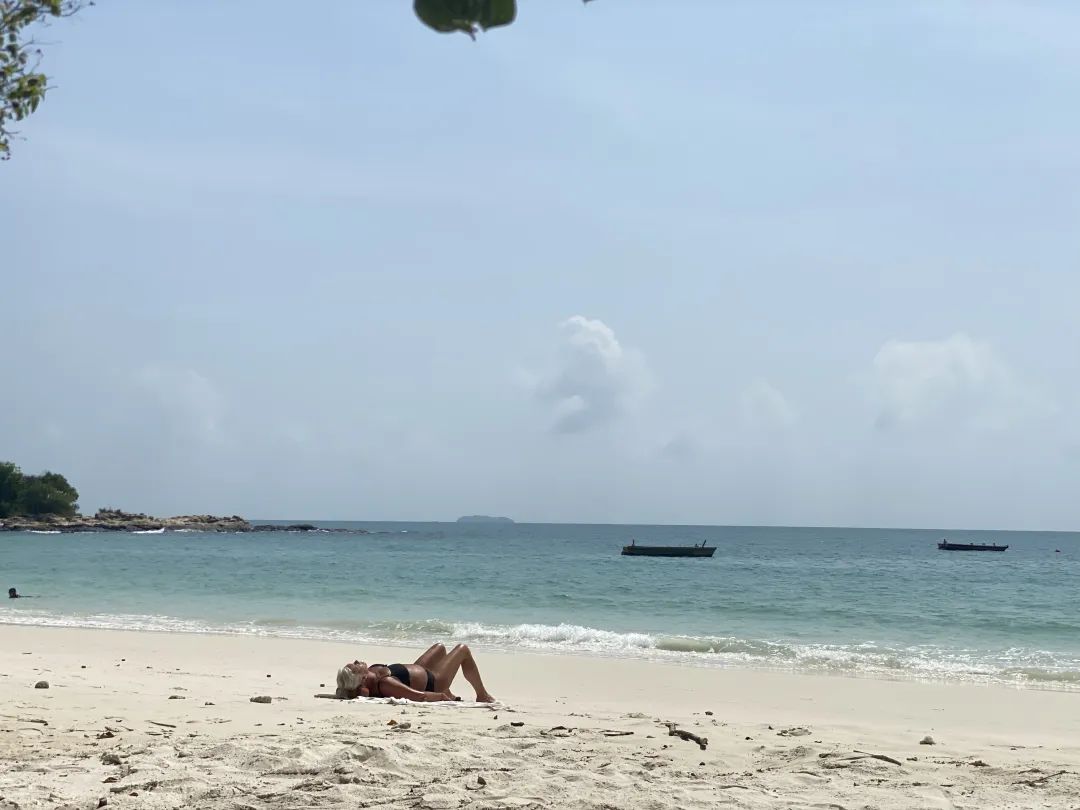 收到“噶腰子”新闻的时候，我正和老婆在泰国