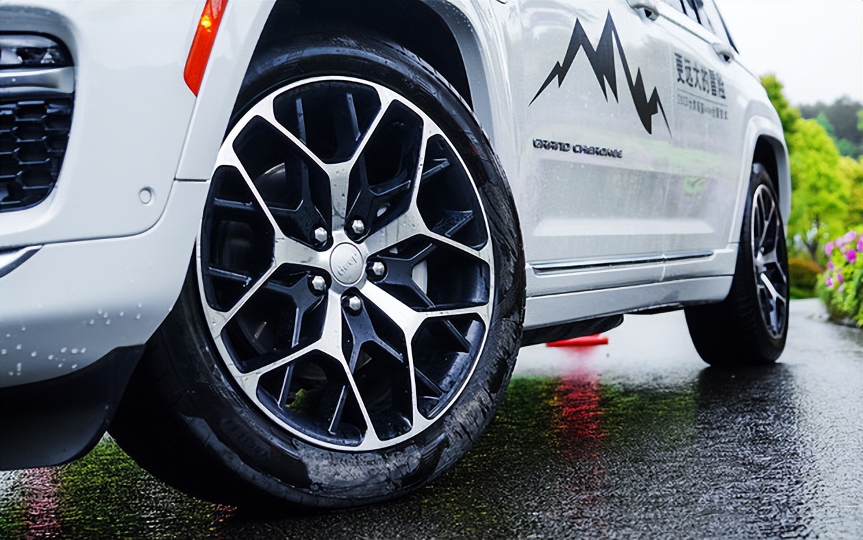 jeep大切诺基4xe落地价西安,全新jeep大切诺基柴油