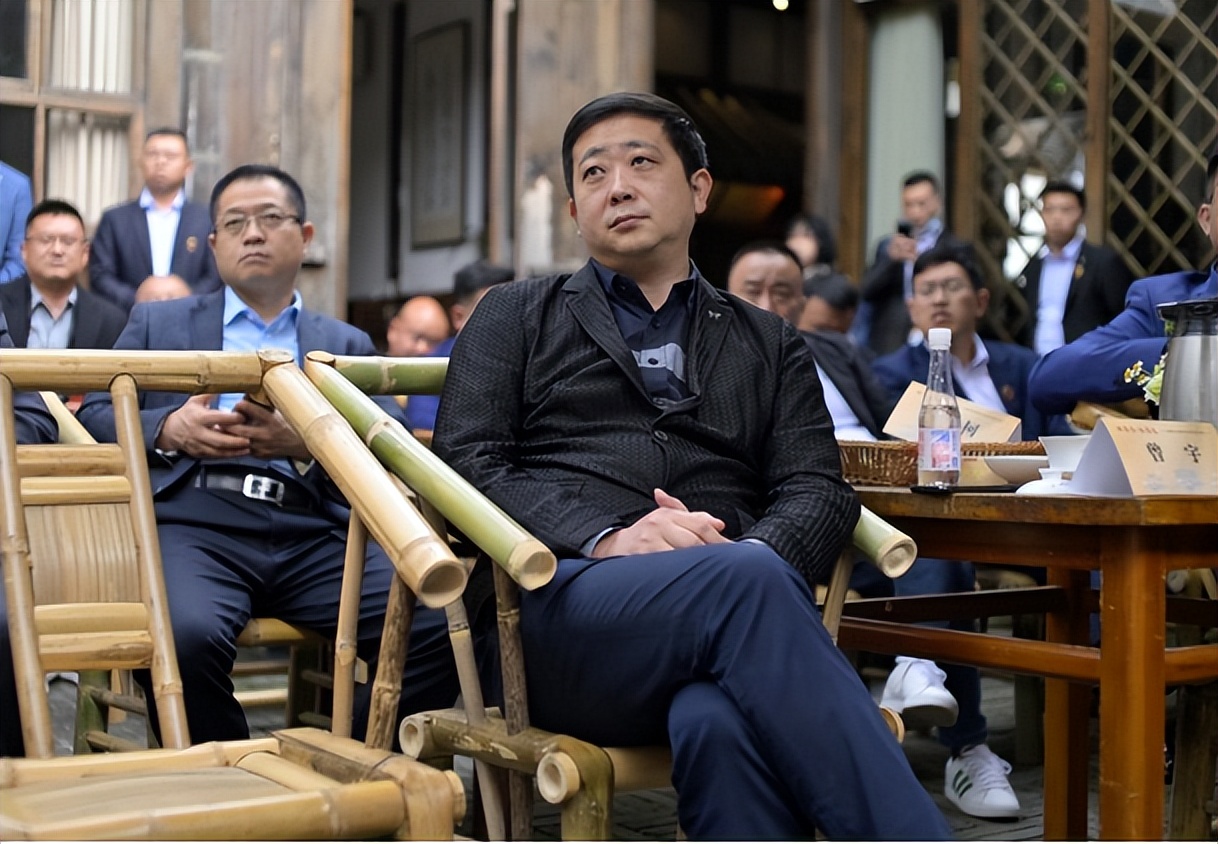 中国老酒收藏第一人曾宇老师,曾宇收藏酒老视频