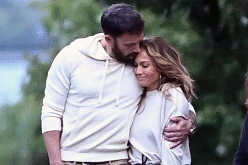 詹妮弗洛佩兹最新礼服,詹妮弗洛佩兹满脸钻石造型