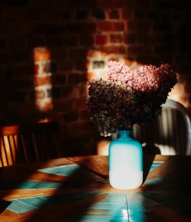 抖音很火的句子|有些事想多了头疼想通了心疼